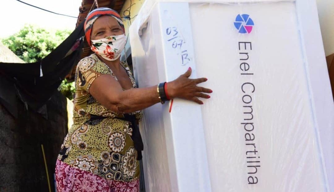 Enel Goiás promove troca de geladeiras antigas por novas