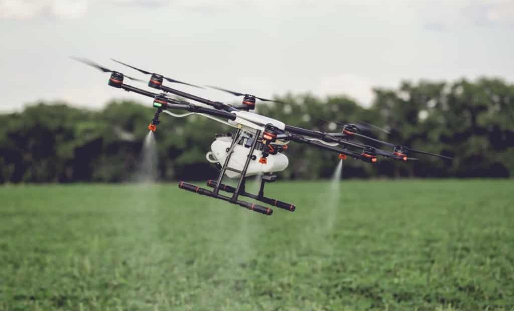 Uso de drones na pulverização de lavouras será regulamentado