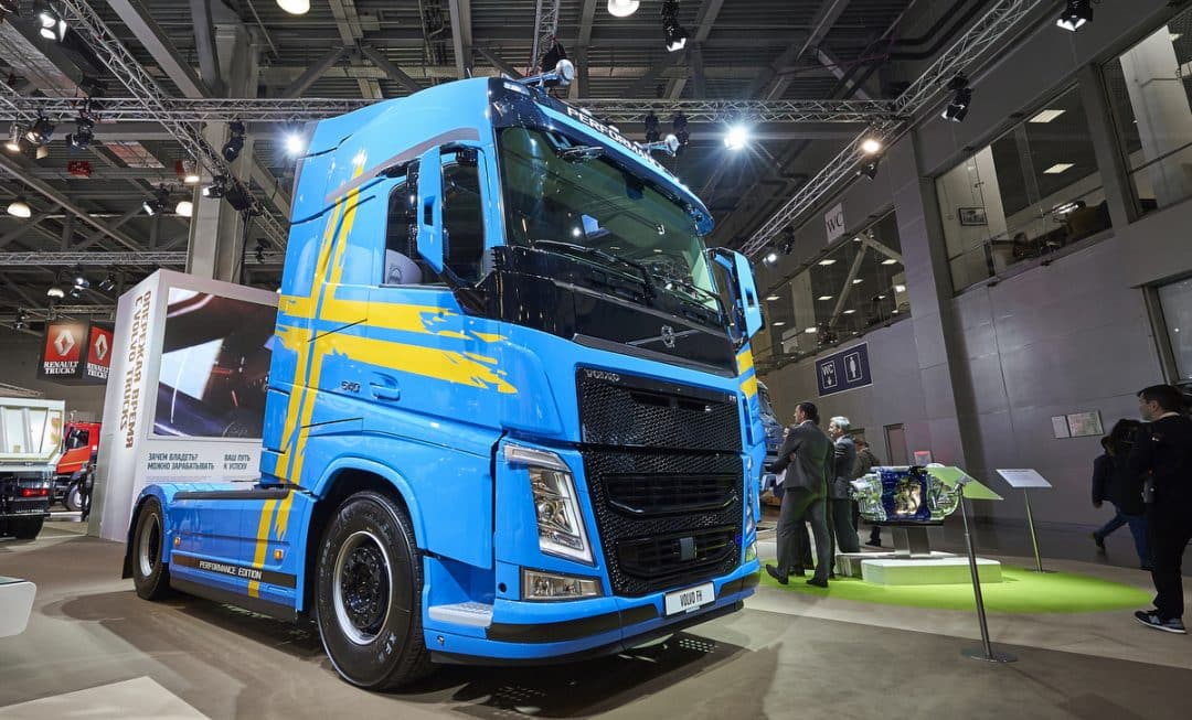 Caminhão Volvo FH 540 em exposição