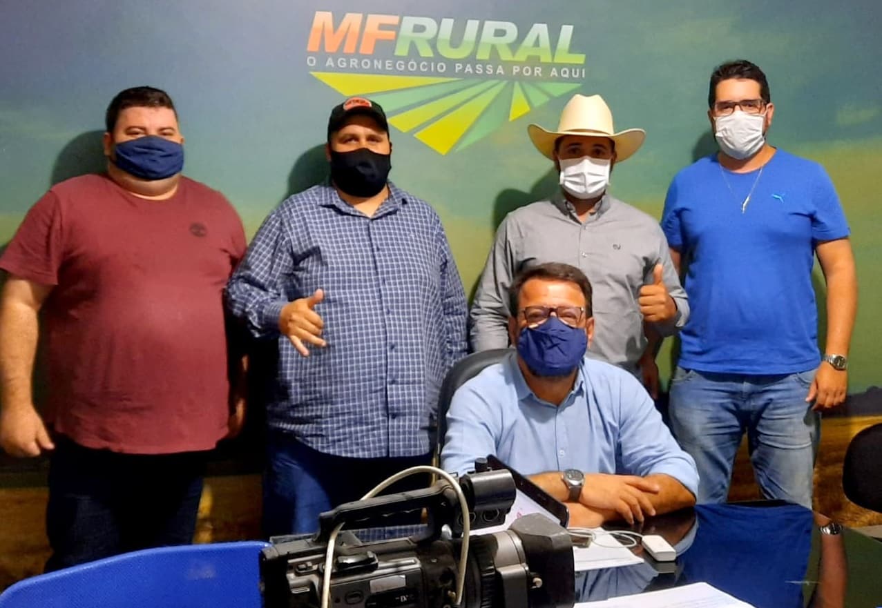 Equipe da MF Leilões e o criador Adônis Colombo no estúdio.