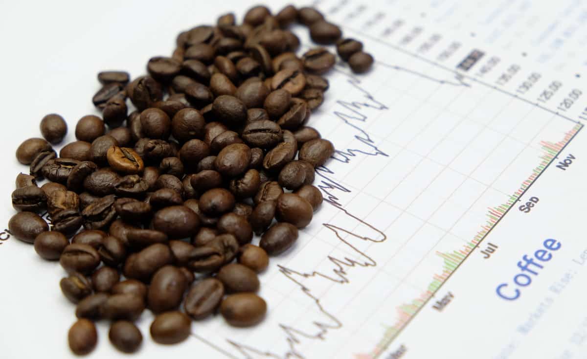 Ilustração de mercado da bolsa com grãos de café.