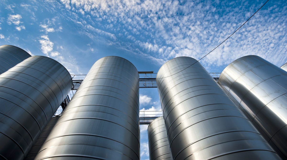 Silos de grãos metálicos