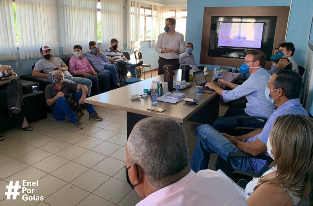 Reunião para melhorias do sistema elétrico.