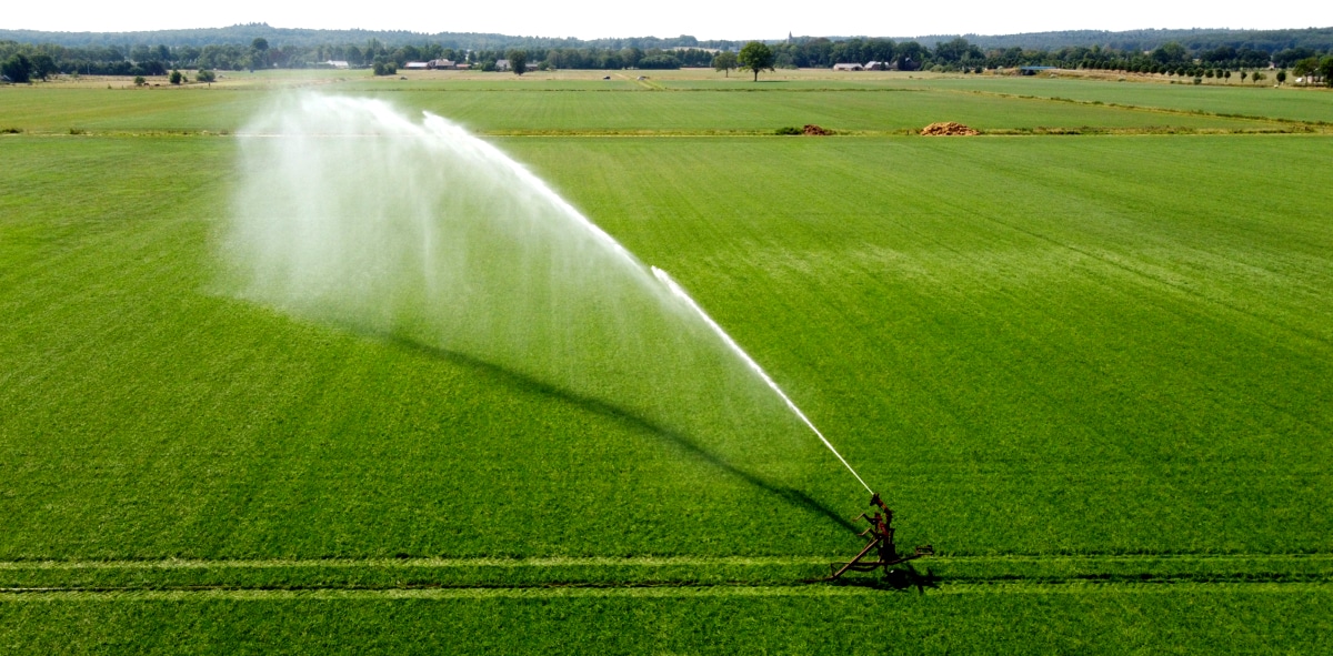Pivô de irrigação por aspersão