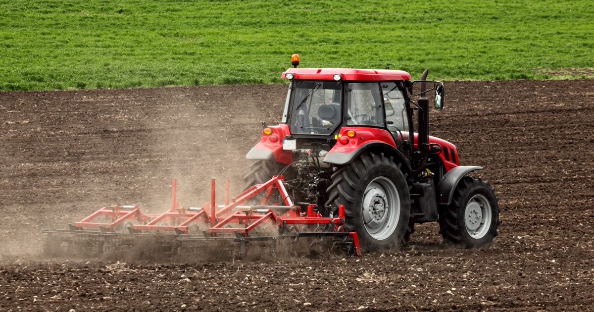 Atividade agrícola com uso de trator