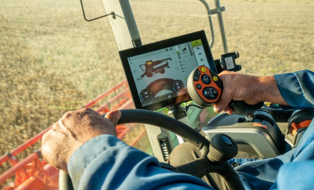 Trator com piloto automático