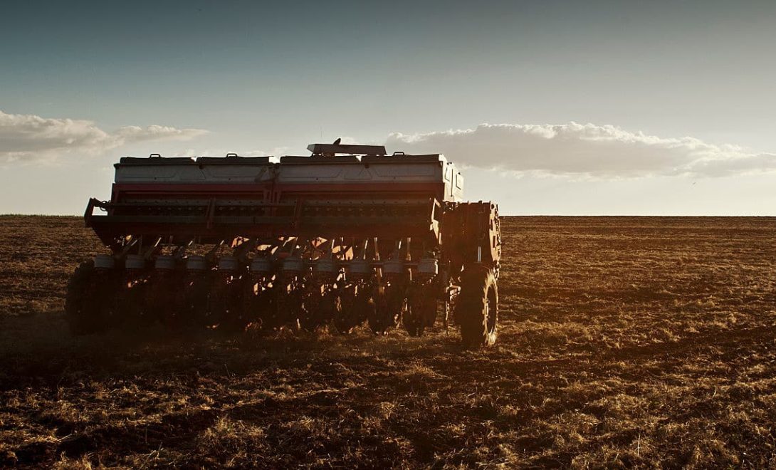 Implemento agrícola de semeadura; semeadora