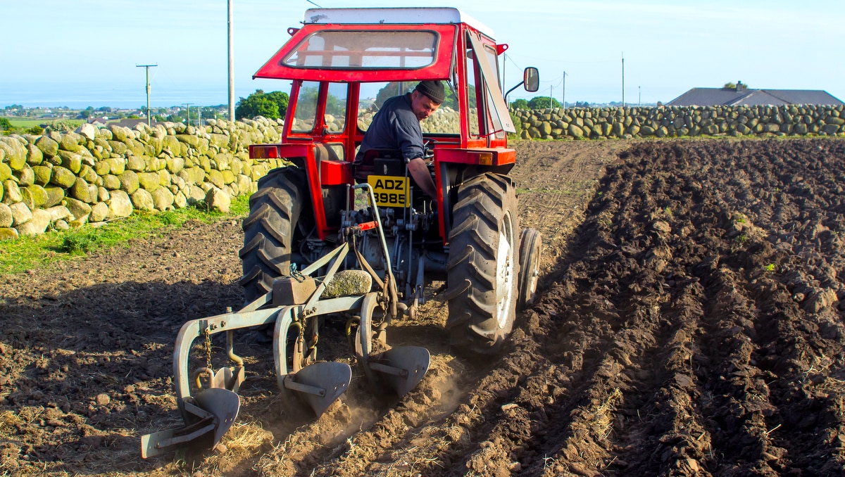 Tipos de tratores pequenos na agricultura