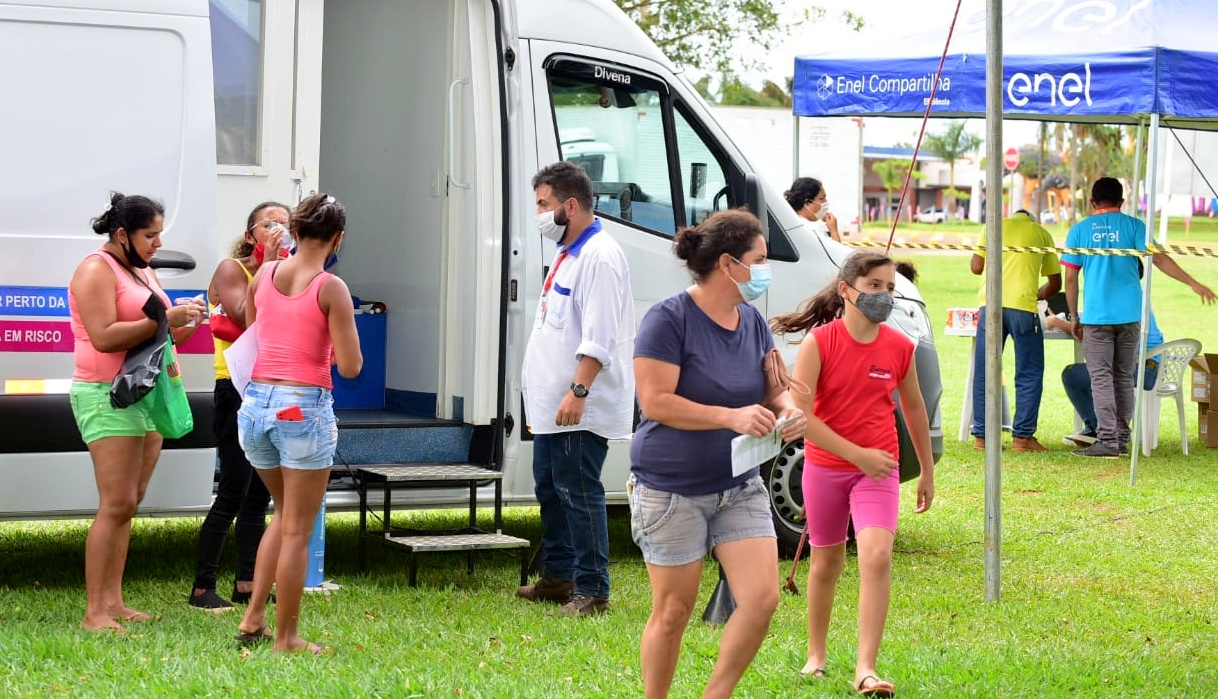 Atendimento aos moradores de Chapadão do Céu pela ENEL