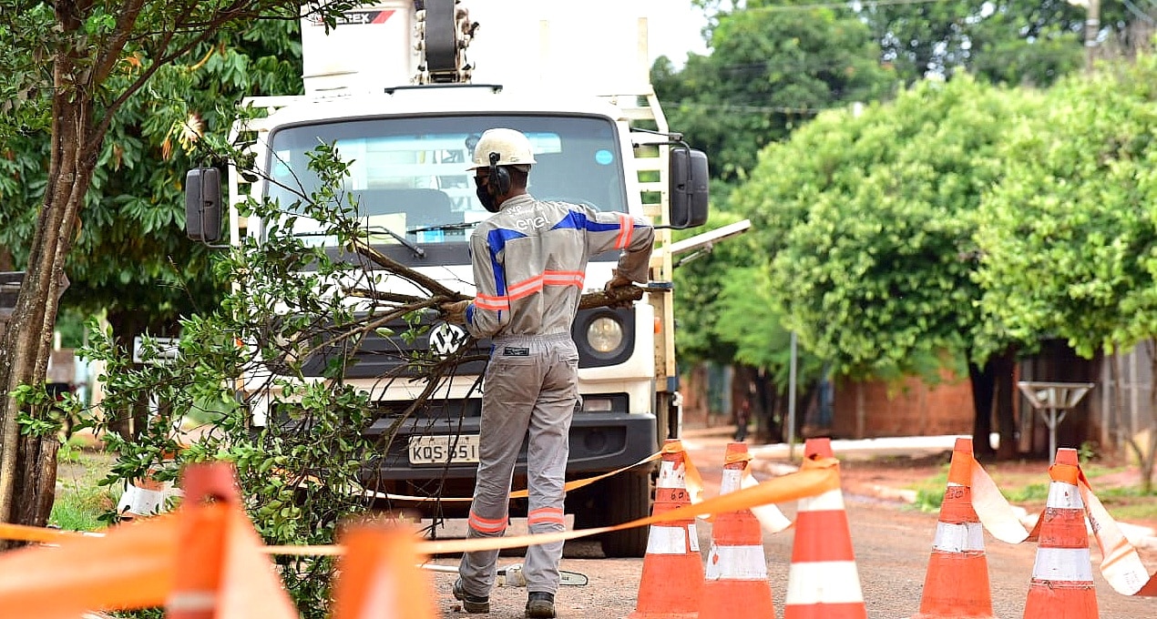 Mutirão de serviços da Enel em Aporé