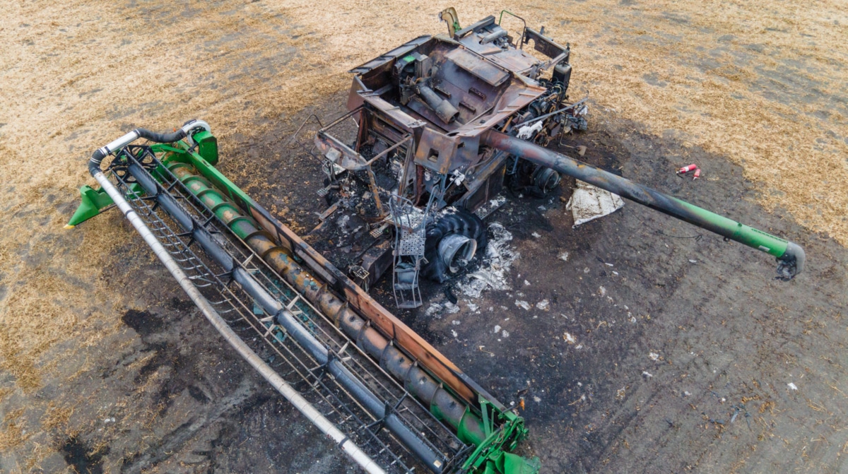 Maquinário agrícola atingido por incêndio