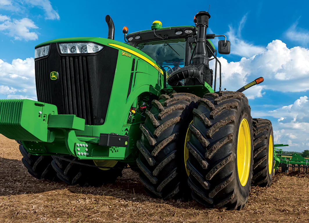 Trator da série 9R fabricado pela John Deere