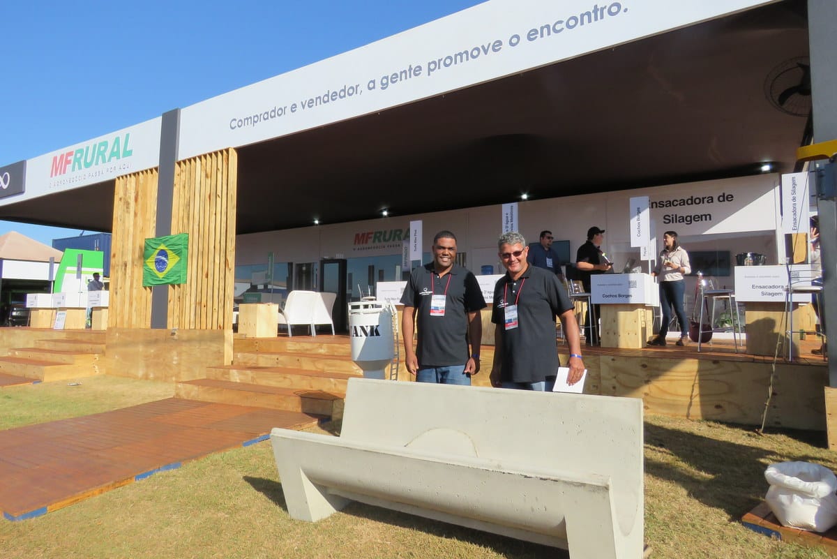 Cocho sendo exposto no estande do MF Rural da Agrishow
