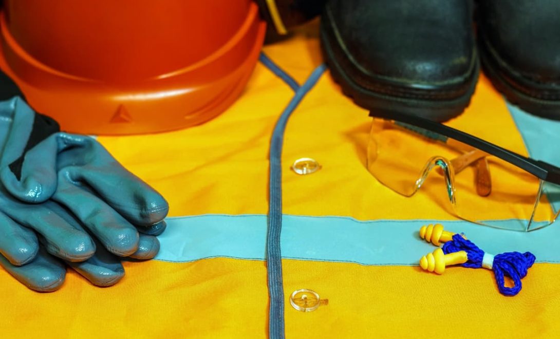 Equipamentos de proteção individual para atividade de higienização de tratores