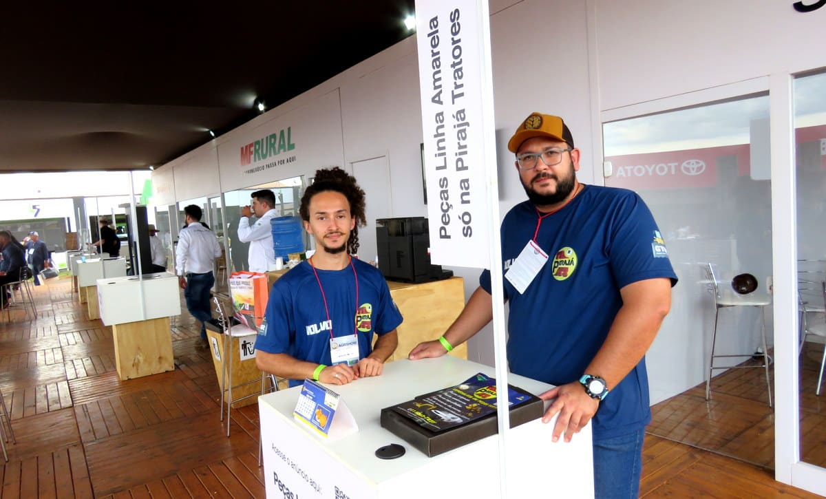 Pirajá Tratores no estande da MF Rural