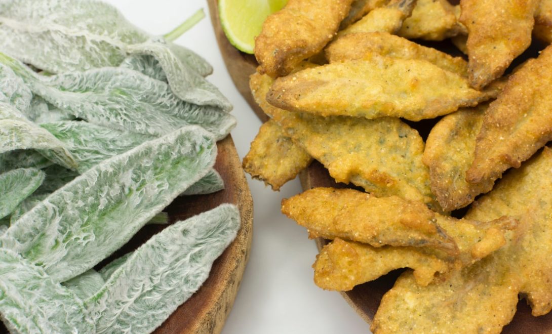 Pratos com Peixinho-da-horta frescos e empanados