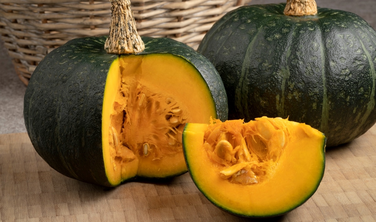 Abóbora japonesa, ou kabocha, cortada