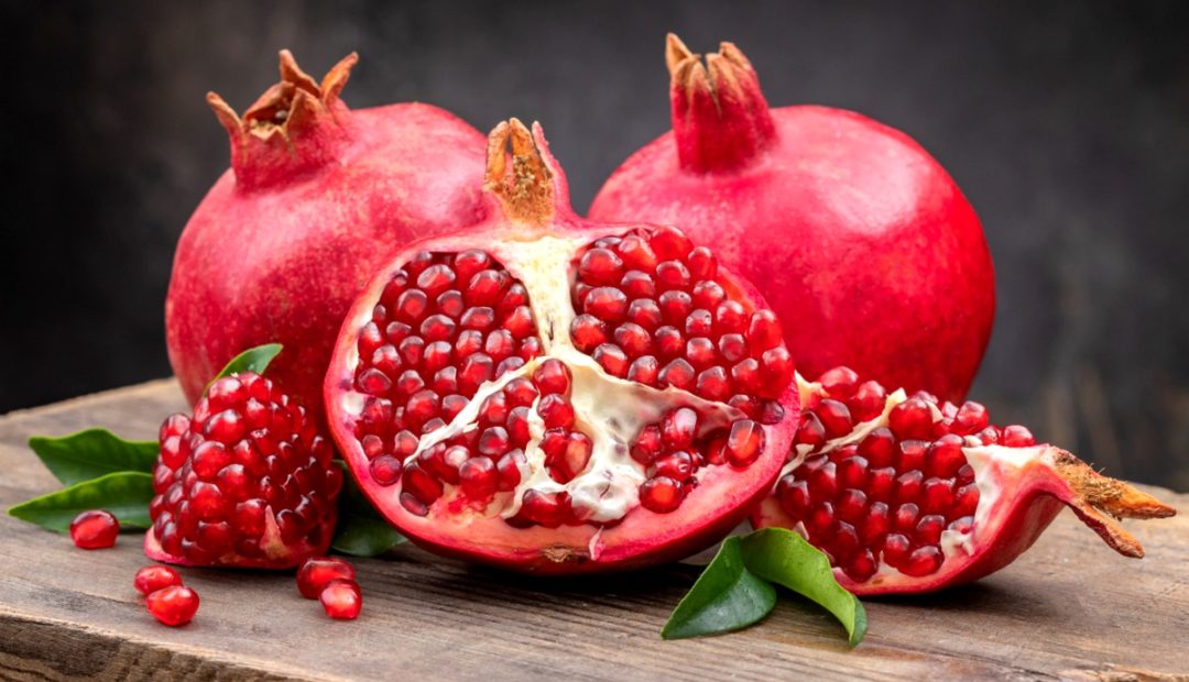 Romã: confira os benefícios dessa fruta e como plantá-la