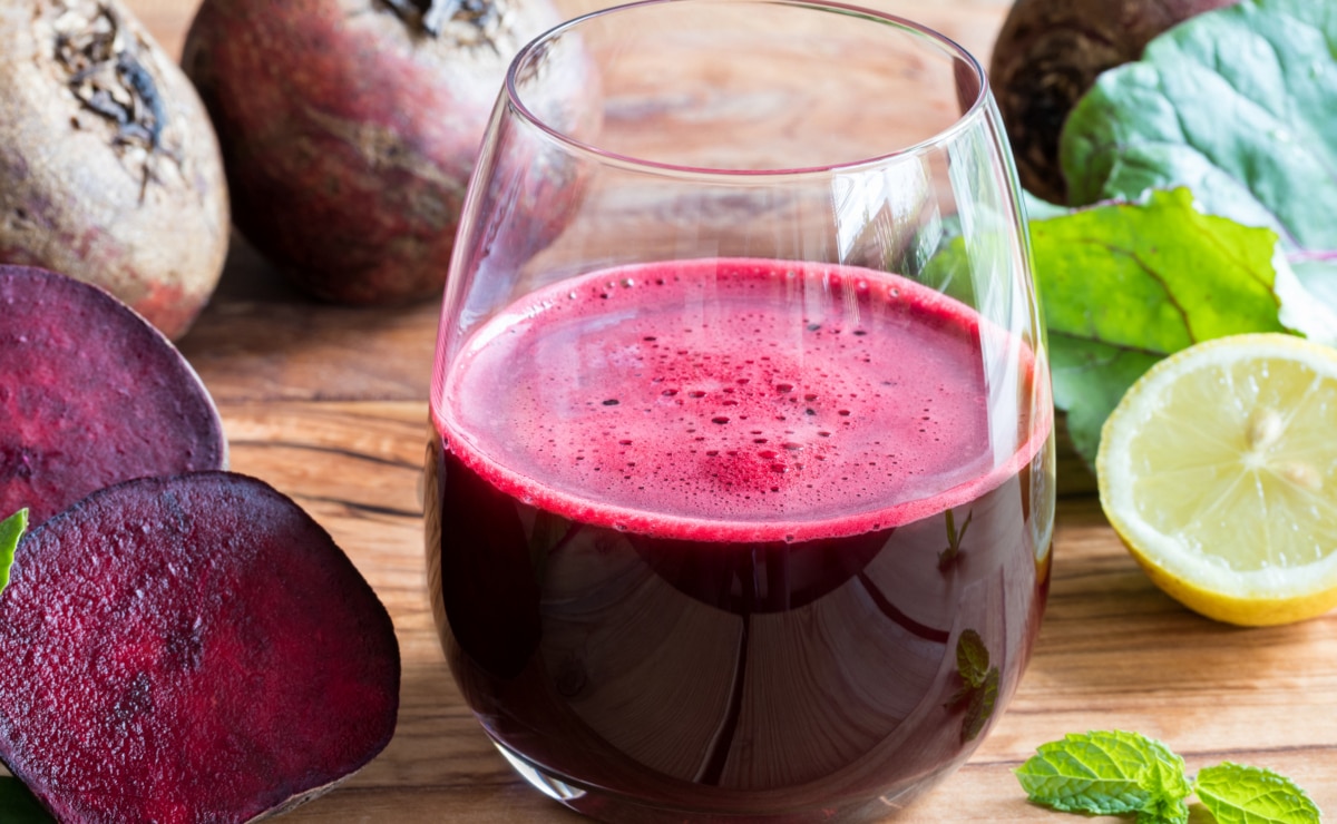 Suco de beterraba em um copo