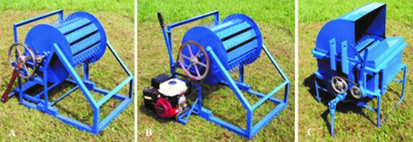 Três trilhadoras de arroz na cor azul acionadas, respectivamente, por pedal, motor e trator.