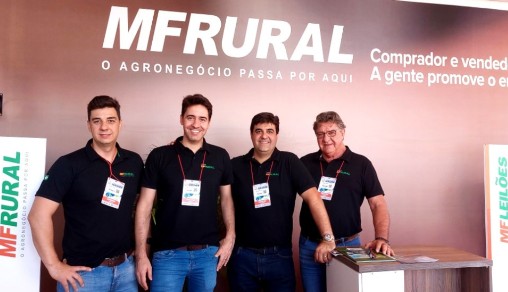 Diretores do Grupo MF Rural no estande durante a Agrishow/2023