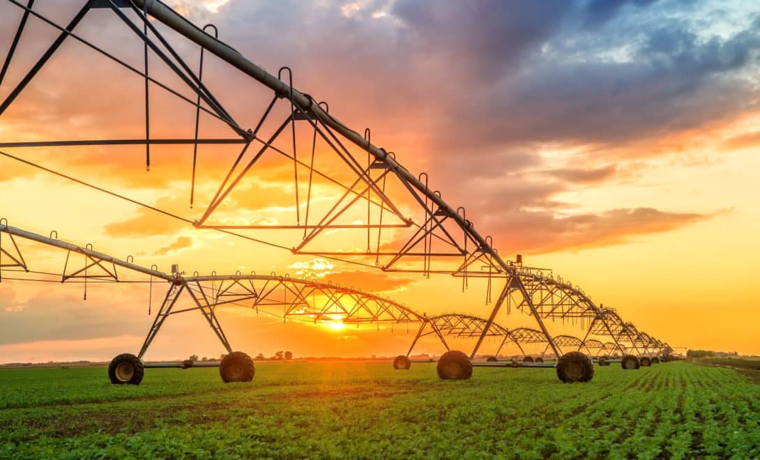 Pivô de irrigação em campo