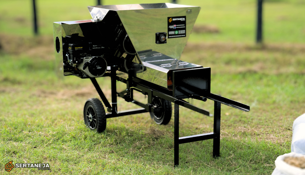 Máquina ensacadora e compactadora de silagem Super Gold da Sertaneja máquinas