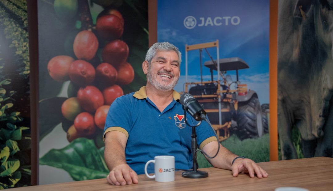 Feliciano Benedetti no cenário do MF Cast falando sobre qualidade de carne