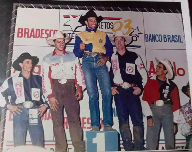 Pódio do 1° Rodeio Internacional de Barretos, com os 5 campeões.